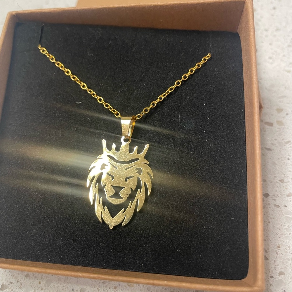 Gold plated silver necklace with Lion pendant